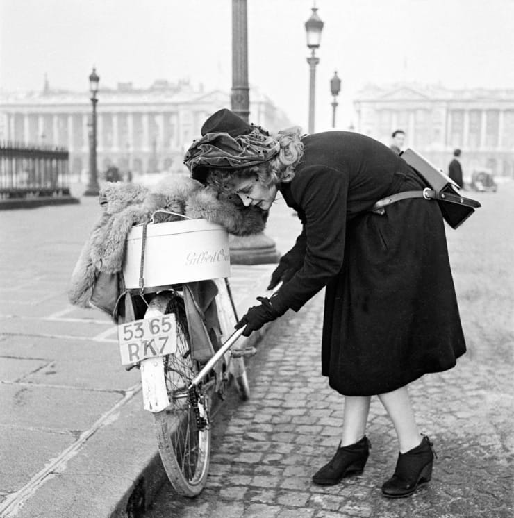 Roger Schall "Little queen", 1941, 29 x 27 cm, silver gelatin print