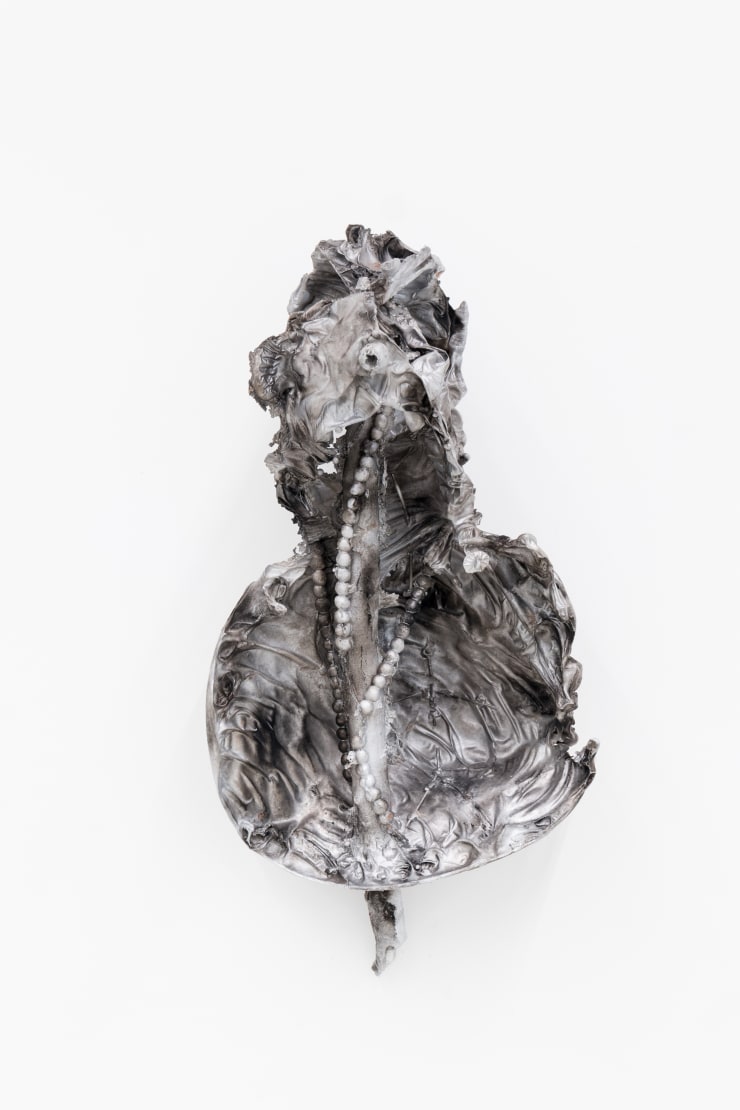 Perlruß, 2016 33 x 67 x 29 cm 13 x 26 3/8 x 11 3/8 in