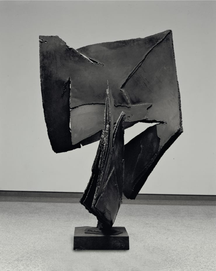 Grande lacerazione, 1959, acciaio nero, cm 160x105x100