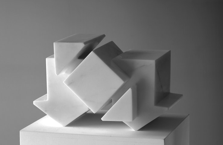 Presenza statica, 2004, Marmo di Carrara, cm 42,5x27x26,5