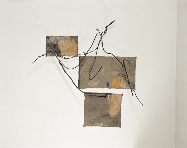 Araldico rievato, 1994, tecnica mista su tela e ferro, cm 190x190x60