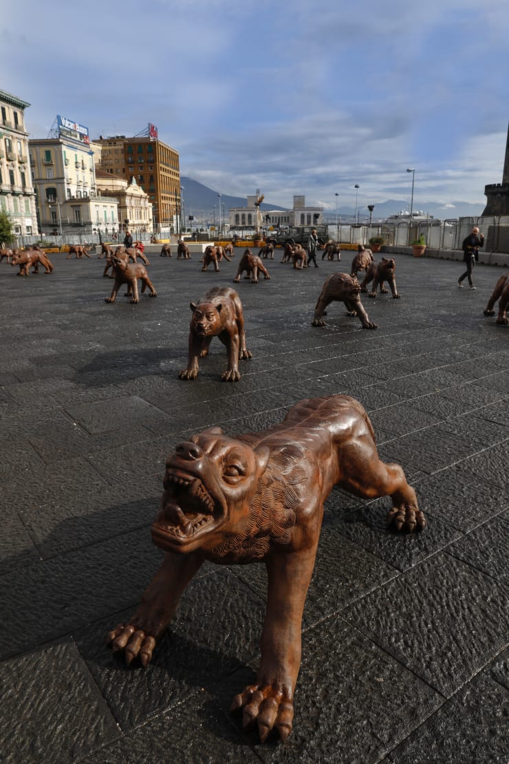 Veduta dell'installazione con le opere di Liu Ruowang.
