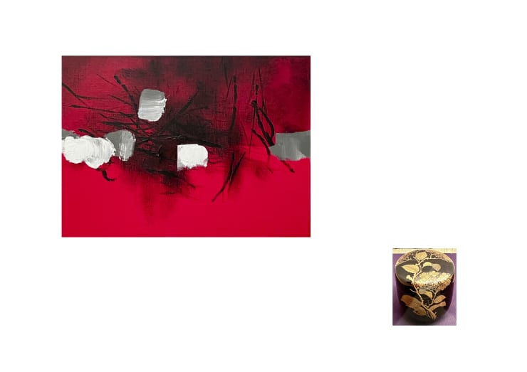 a sinistra: Another Nature (red), 2024, 33,3 x 45,5 cm, inchiostro India e acrilico su tela a destra: Contenitore per foglie di tè, hydrangea, periodo Edo (1603-1868), oro e vernice