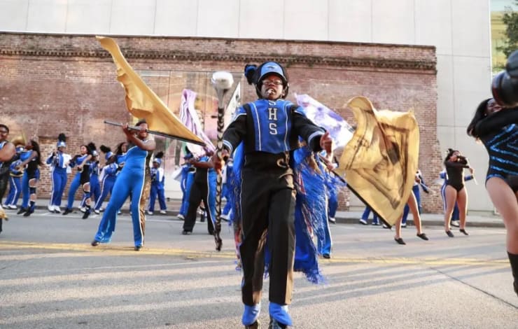 “The Golden March”, performance by Raphaël Barontini with the SCAD Museum of Art in Savannah, Georgia. Courtesy of the artist