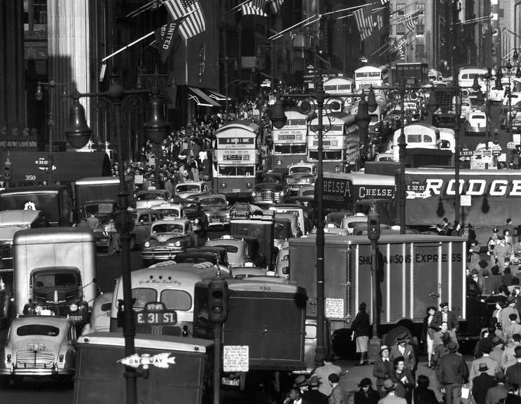 Andreas Feininger - <em>Fifth Avenue looking north from 32nd St., NY</em>, 1948