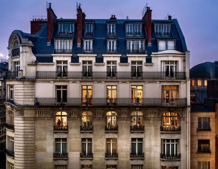 Gail Albert Halaban - <em>14 Rue Francois 1er, 8E, Le 14 Novembre</em>, 2013