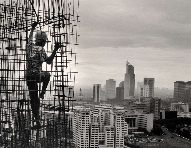 Sebastião Salgado - <em>The construction of the Rasuna complex in the commercial and financial district of Kuningan, Jakarta, Indonesia</em>, 1996