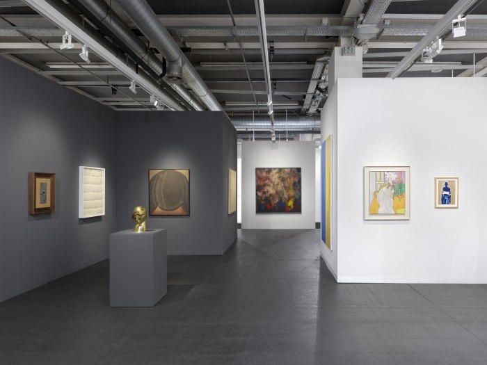 Installation view of Booth F15, Luxembourg + Co. Photo: Annik Wetter.