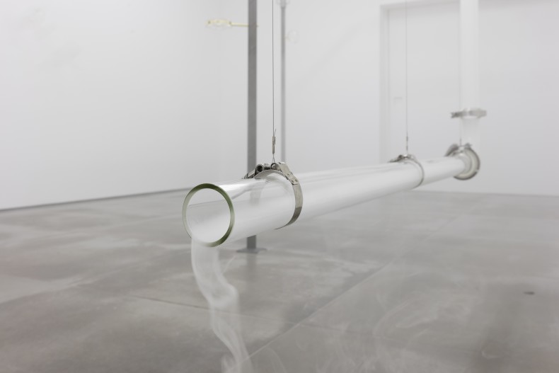 Morro Mundo, 2017 tubos de vidro, máquina de fumaça dimensões variáveis