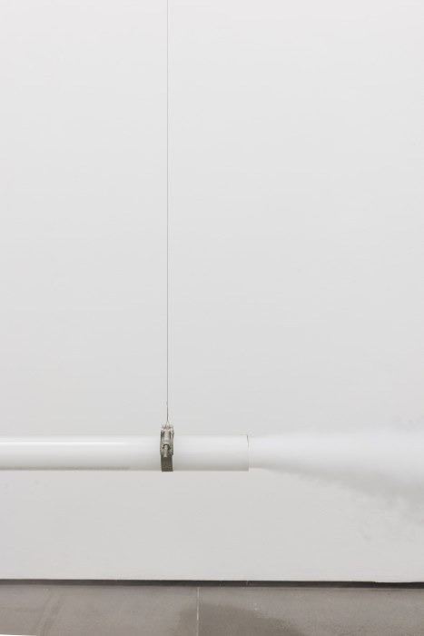 Morro Mundo, 2017 tubos de vidro, máquina de fumaça dimensões variáveis