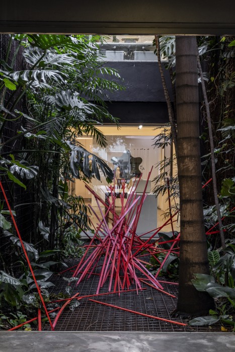 Lucia Koch, Tumulto, turbilhão, Galeria Nara Roesler | São Paulo, 2019. Foto © Erika Mayumi - cortesia da artista e...