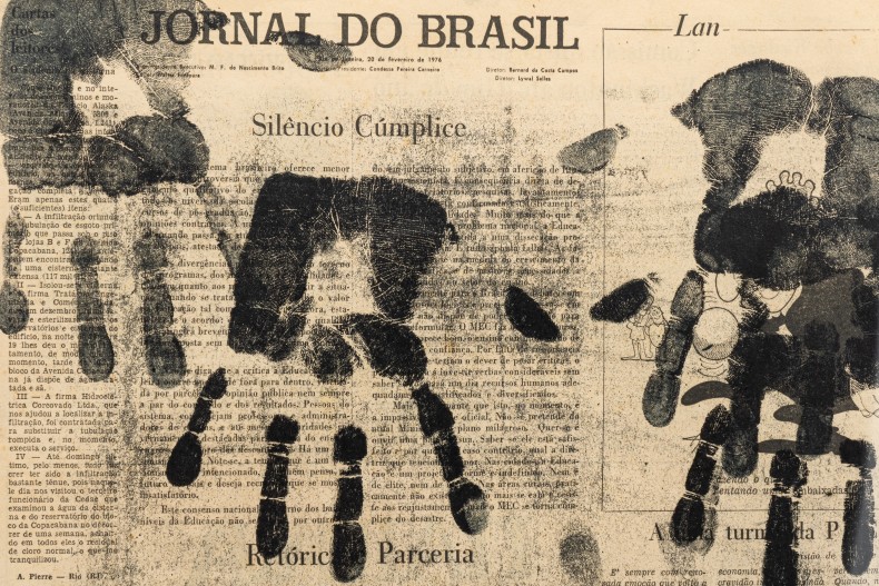Emergências, 1976 tinta de carimbo sobre jornal 58 x 38,2 cm | 22.8 x 15 in