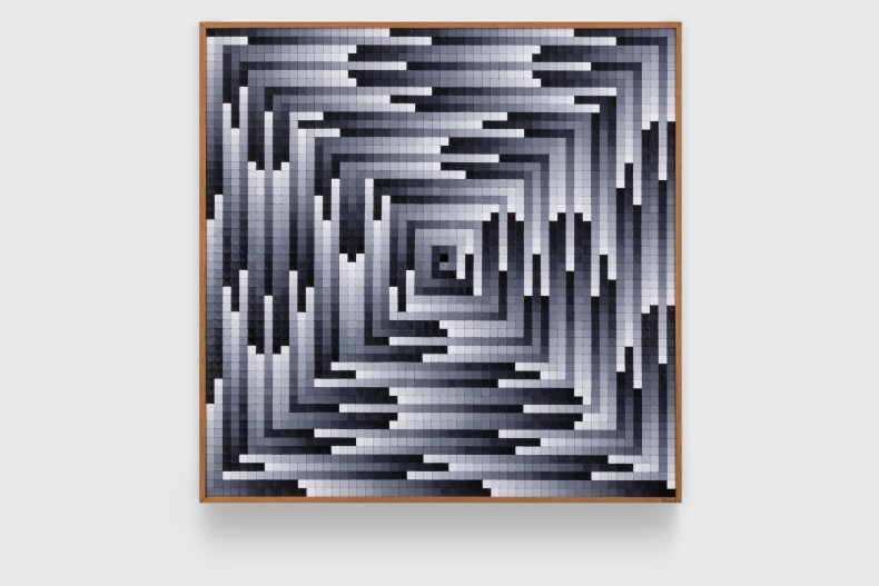 José Patrício Circuito tonal VII, 2019 peças de quebra-cabeças de plástico sobre madeira 81 x 81 x 4 cm