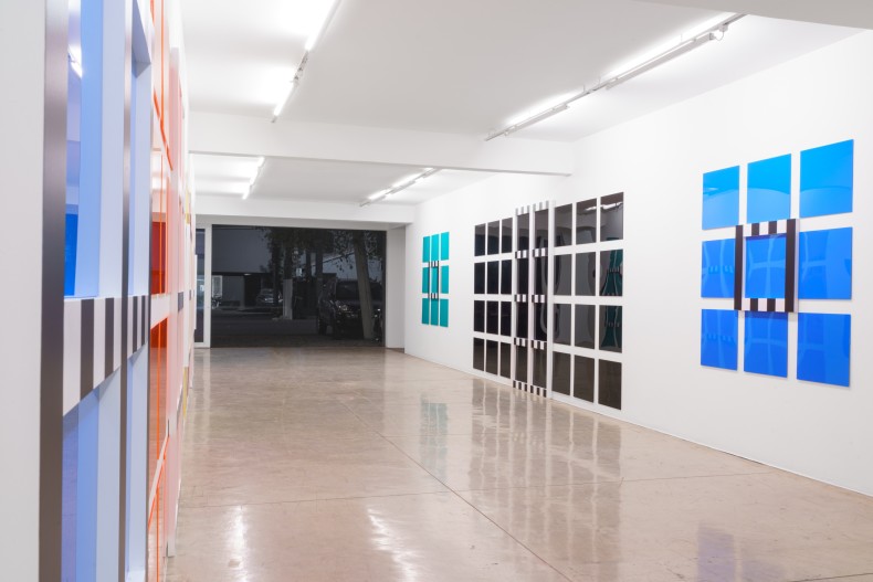 New Grids: baixos-relevos, trabalhos situados e insitu, 2021, Nara Roesler São Paulo – vista da exposição. Foto: Flávio Freire.