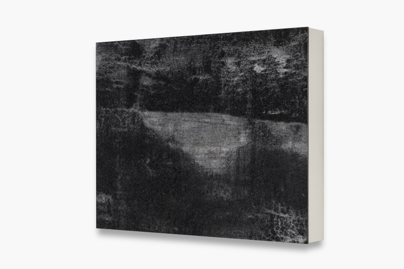 Daniel Senise Sem Título,2023 monotipia de parede em tecido e medium acrílico sobre placa de alumínio 32 x 41 x 5.5 cm
