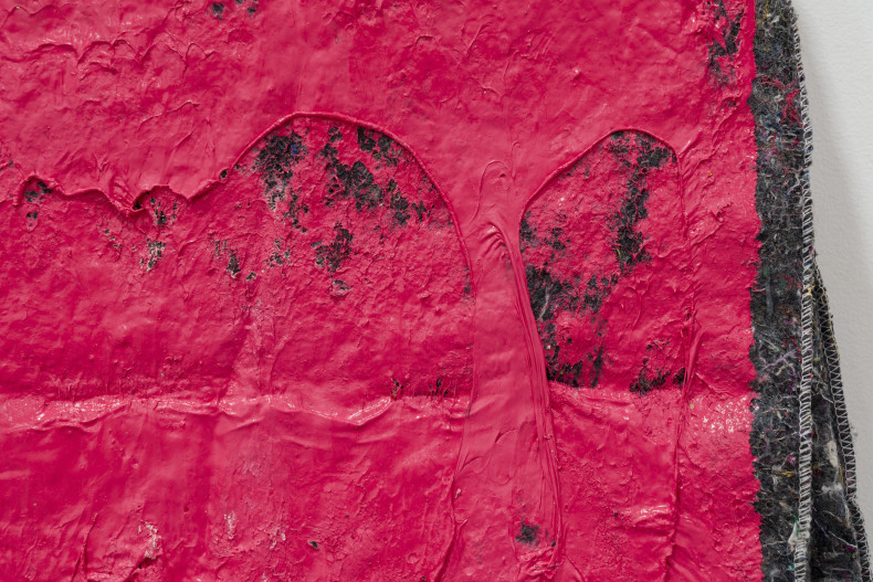 Carlos Bunga Free Standing Painting #61 [Exempt painting], 2023 cola PVC e tinta látex sobre manta 9 x 50 x 40 cm