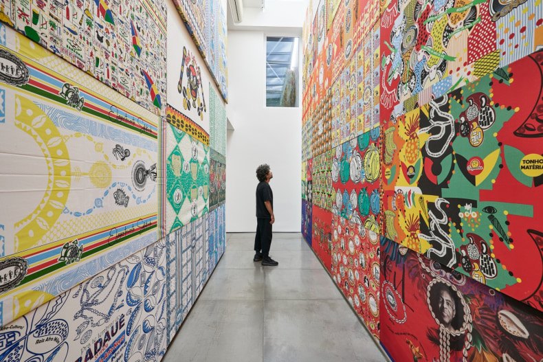 Vista da exposição Outros Carnavais, Nara Roesler Rio de Janeiro, 2024. Foto: Rafael Salim. Cortesia do artista e Nara Roesler.