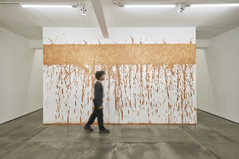 Vista da exposição Mães, Nara Roesler Rio de Janeiro, 2024. Foto: Rafael Salim. Cortesia dos artistas e Nara Roesler.