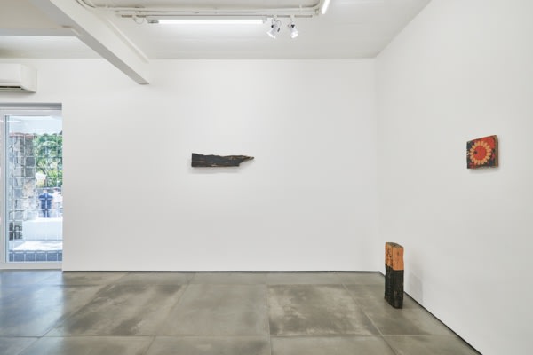 Vista da exposição Mães, Nara Roesler Rio de Janeiro, 2024. Foto: Rafael Salim. Cortesia dos artistas e Nara Roesler.