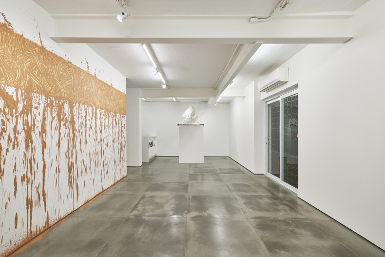 Vista da exposição Mães, Nara Roesler Rio de Janeiro, 2024. Foto: Rafael Salim. Cortesia dos artistas e Nara Roesler.