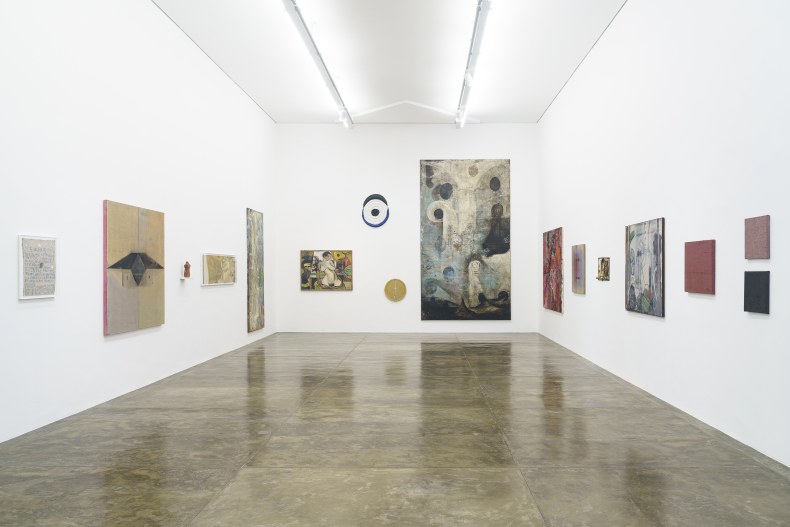 Vista da exposição Giros e afetos, Nara Roesler São Paulo, 2024. Foto: Flavio Freire. Cortesia dos artistas e Nara Roesler.