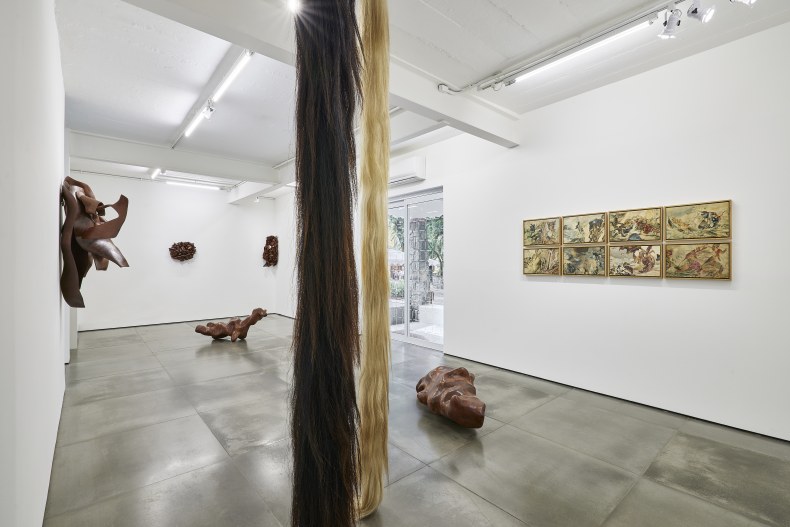 Vista da exposição Entre o Mar, o Rio e a Pedra, Nara Roesler Rio de Janeiro, 2025. Foto: Rafael Salim. Cortesia do artista e Nara Roesler.