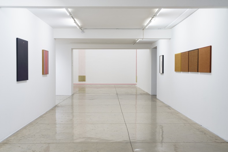 Vista da exposição A cor entre linhas, Nara Roesler São Paulo, 2025. Foto: Flavio Freire. Cortesia dos artistas e Nara Roesler.