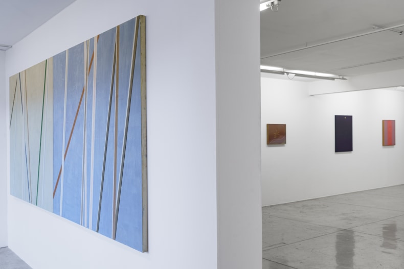 Vista da exposição A cor entre linhas, Nara Roesler São Paulo, 2025. Foto: Flavio Freire. Cortesia dos artistas e Nara Roesler.