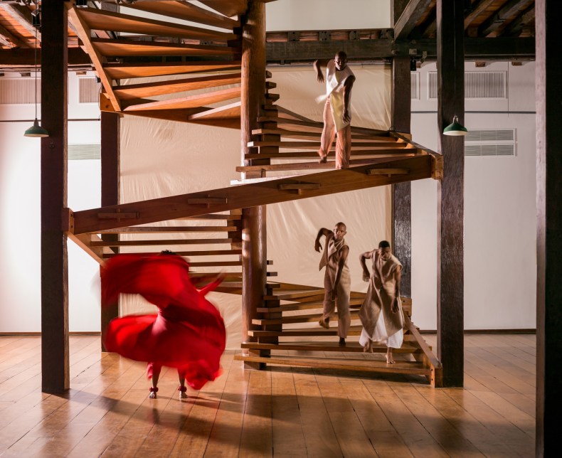 Isaac Julien O que é um Museu, Ato II / What is a Museum, Act: II (Lina Bo Bardi - A Marvellous Entanglement) 2019 impressão jato de tinta sobre papel Ilford gold fibre gloss ed 1/6 + 1 PA 90 x 135 cm