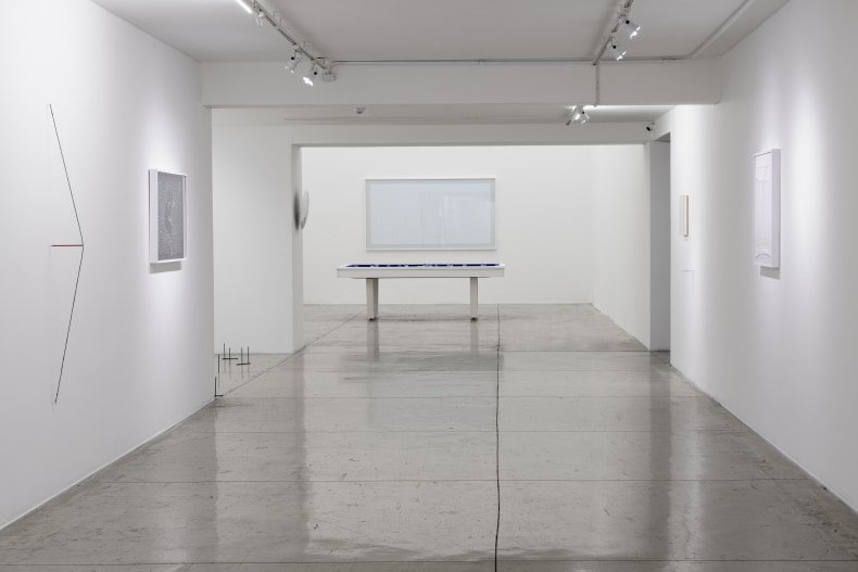 Vista da exposição Marco Maggi: A Sociedade Subatômica, Nara Roesler São Paulo, 2025. Foto: Flavio Freire. Cortesia do artista e Nara Roesler.
