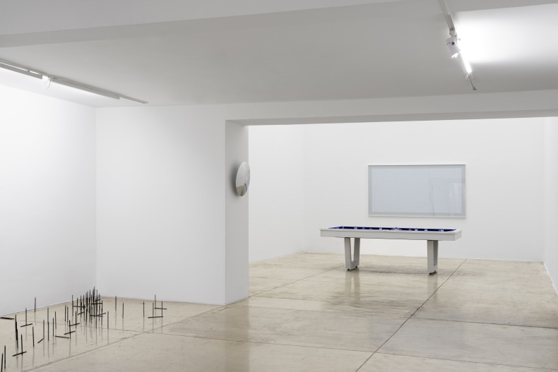 Vista da exposição Marco Maggi: A Sociedade Subatômica, Nara Roesler São Paulo, 2025. Foto: Flavio Freire. Cortesia do artista e Nara Roesler.