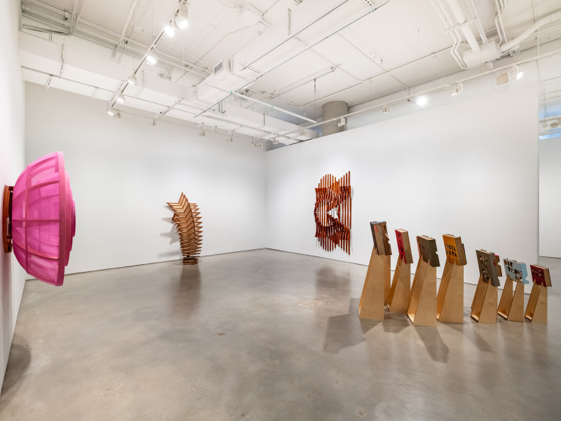 Vista da exposição Marco Castillo: From the Circle to the Star, Nara Roesler New York, 2025. Foto: Charles Roussell. Cortesia do artista e Nara Roesler.