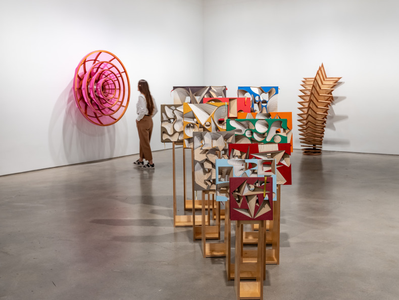 Vista da exposição Marco Castillo: From the Circle to the Star, Nara Roesler New York, 2025. Foto: Charles Roussell. Cortesia do artista e Nara Roesler.