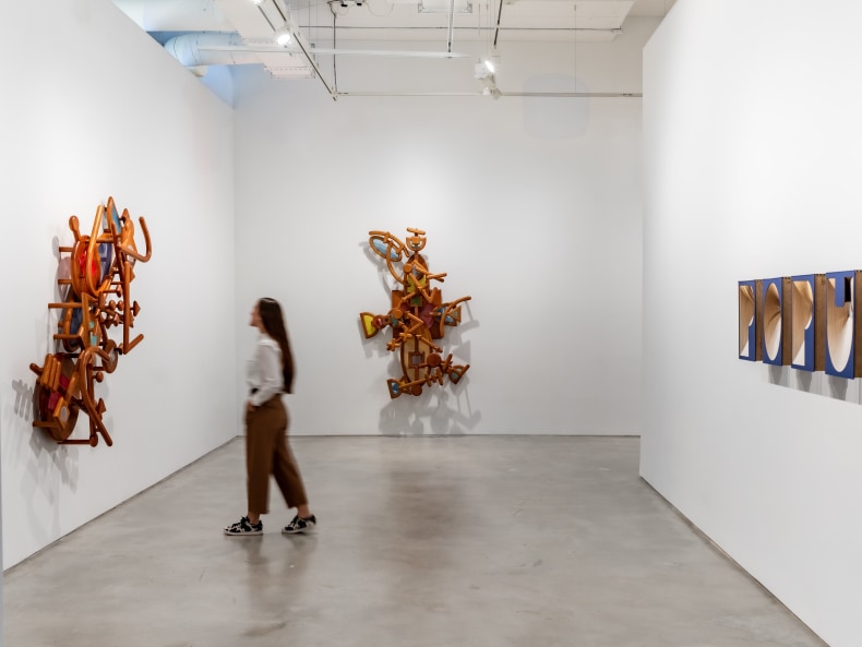 Vista da exposição Marco Castillo: From the Circle to the Star, Nara Roesler New York, 2025. Foto: Charles Roussell. Cortesia do artista e Nara Roesler.