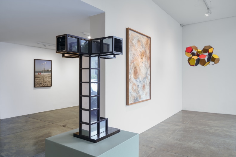 Vista da exposição Ruído estelar, Nara Roesler São Paulo. Cortesia dos artistas e Nara Roesler.