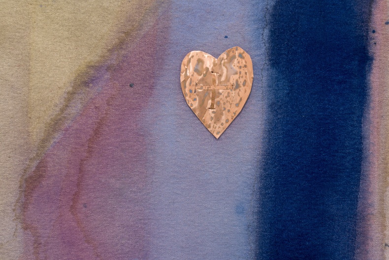 Karin Lambrecht Baleia, Canta, Amor 2025 pigmentos em resina acrílica e cobre sobre lona 52 x 55 cm