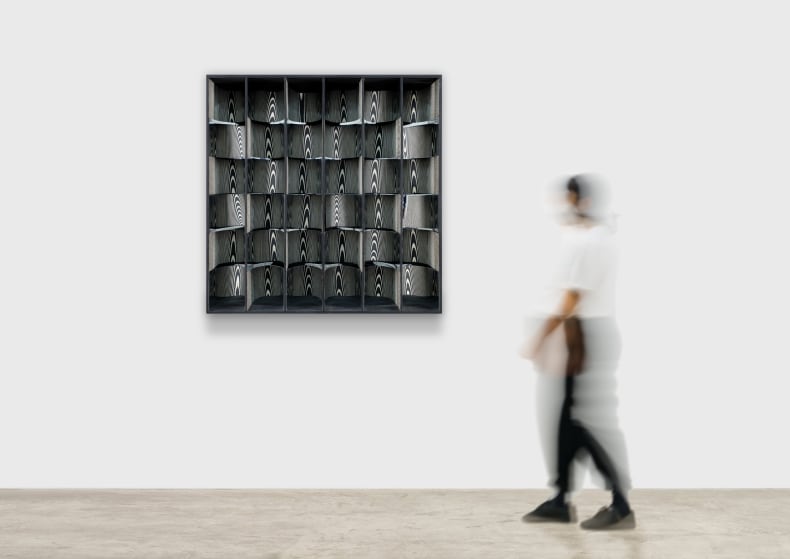 Julio Le Parc Double mouvement, 1965-2019 bois, métal, sérigraphie 123,5 x 122 x 24 cm