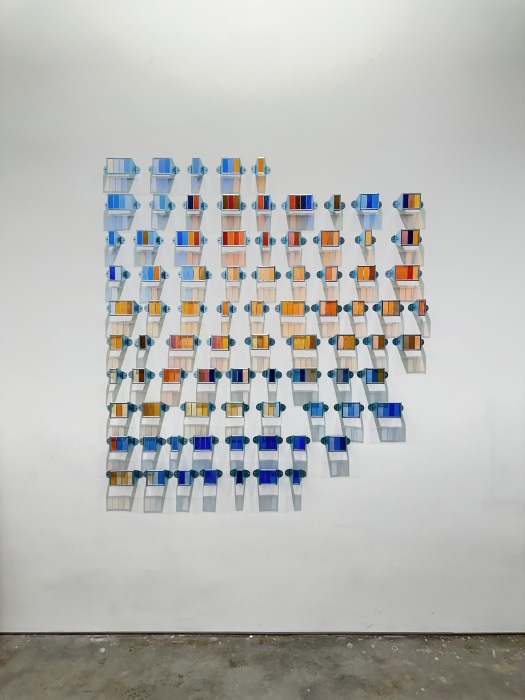 Lucia Koch Carta 2023 filtros de cor e molduras metálicas 152,5 x 151 x 5,5 cm