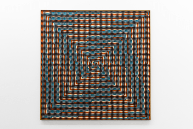 José Patrício Recipientes - acumulação progressiva crescente em azul, vermelho e branco 2017 esmalte sintético sobre peças de quebra-cabeças de plástico sobre madeira ed unique 183,5 x 183,5 x 4 cm