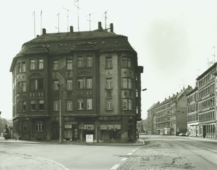 Thomas Struth Erich-Ferl-Strasse, Leipzig, 1991