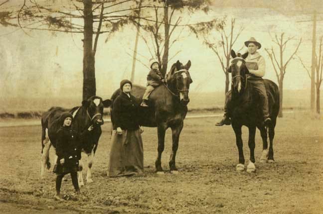Tacita Dean Floh: Family with Horses and Cow, 2000