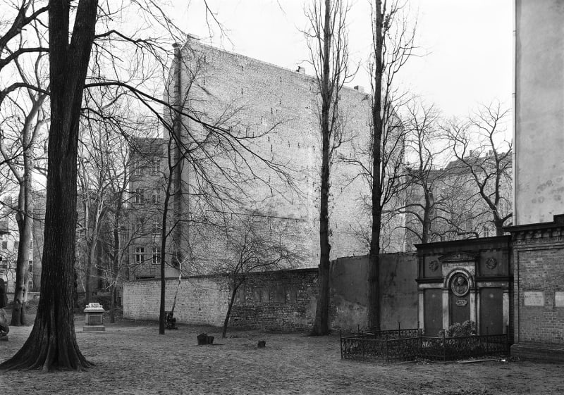 Thomas Struth Gräber an der Sophienkirche, Berlin, 1992