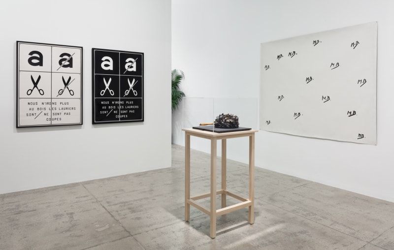 An exhibition installation view from: Marcel Broodthaers and James Lee Byars