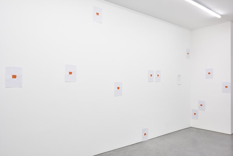 An exhibition installation view from: Niele Toroni, 40 Empreintes De Pinceau N°50