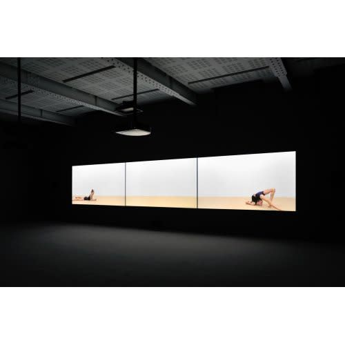 An exhibition installation view from: Rineke Dijkstra, The Gymschool, St. Petersburg, 2014