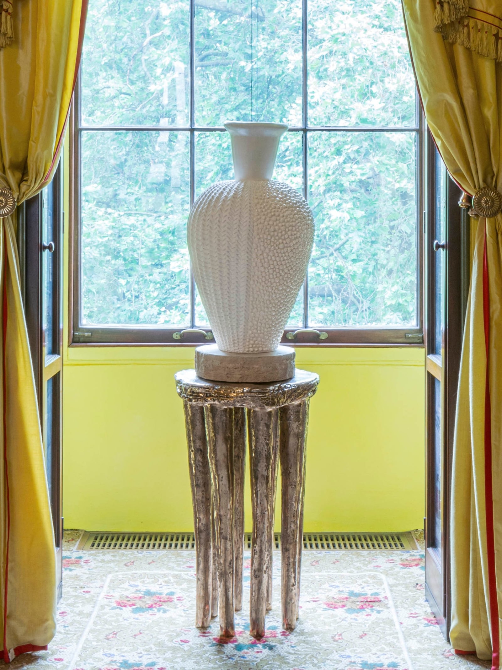 Lina Iris Viktor II On golden Stool2024 Bronze (aged, patina), clay/ceramic, travertine 153.5 x 37 x 38.5 cm 60 3/8...