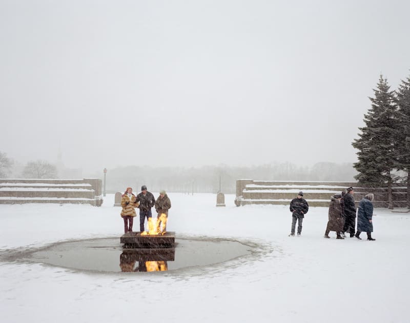 Simon Roberts Friends keep warm by the eternal flame, St Petersburg, Northwestern Region, 2004