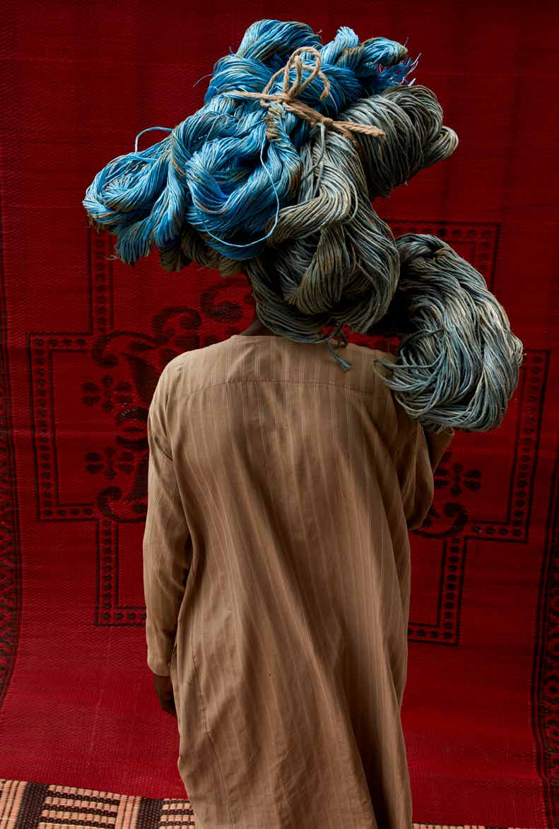 Lorenzo Vitturi, Plastic Blue Thread and Red Praying Mat, 2017