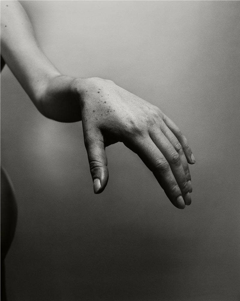 Nadav Kander Ronnie's Hand I, London, England, 2002
