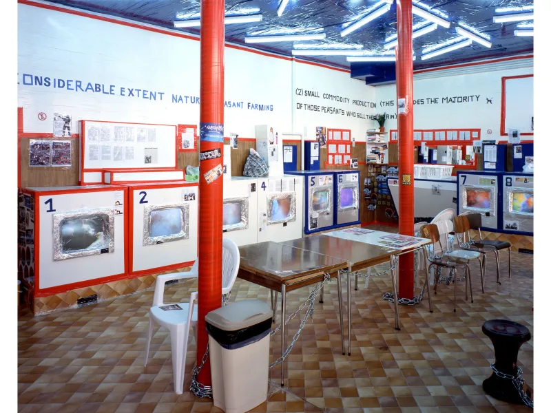 Thomas Hirschhorn Laundrette, 2001
